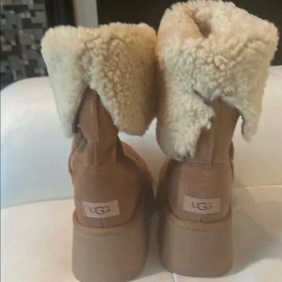 UGG Classic New Heights Cuffable Boot  Tan Size 9 - Picture 8 of 10